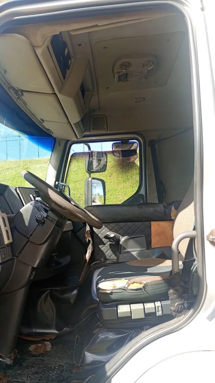 CAVALO - VOLVO - VM 330 - 4x2 - AUTOMÁTICO  - Foto 4