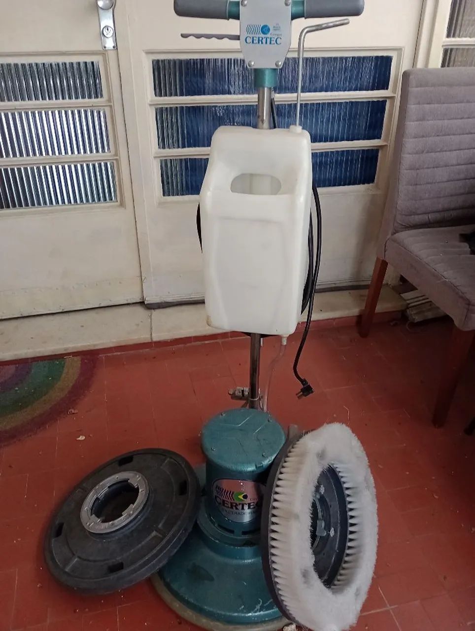 Vendo enceradeira e lavadora industrial 