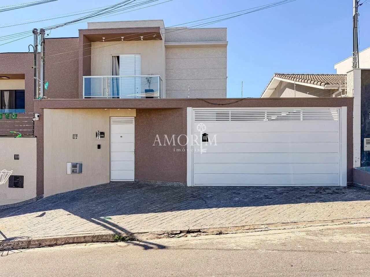 CASA SEMIMOBILIADA COM 3 QUARTOS 1 SUÍTE PISCINA E 5 VAGAS EM CAJAMAR/SP