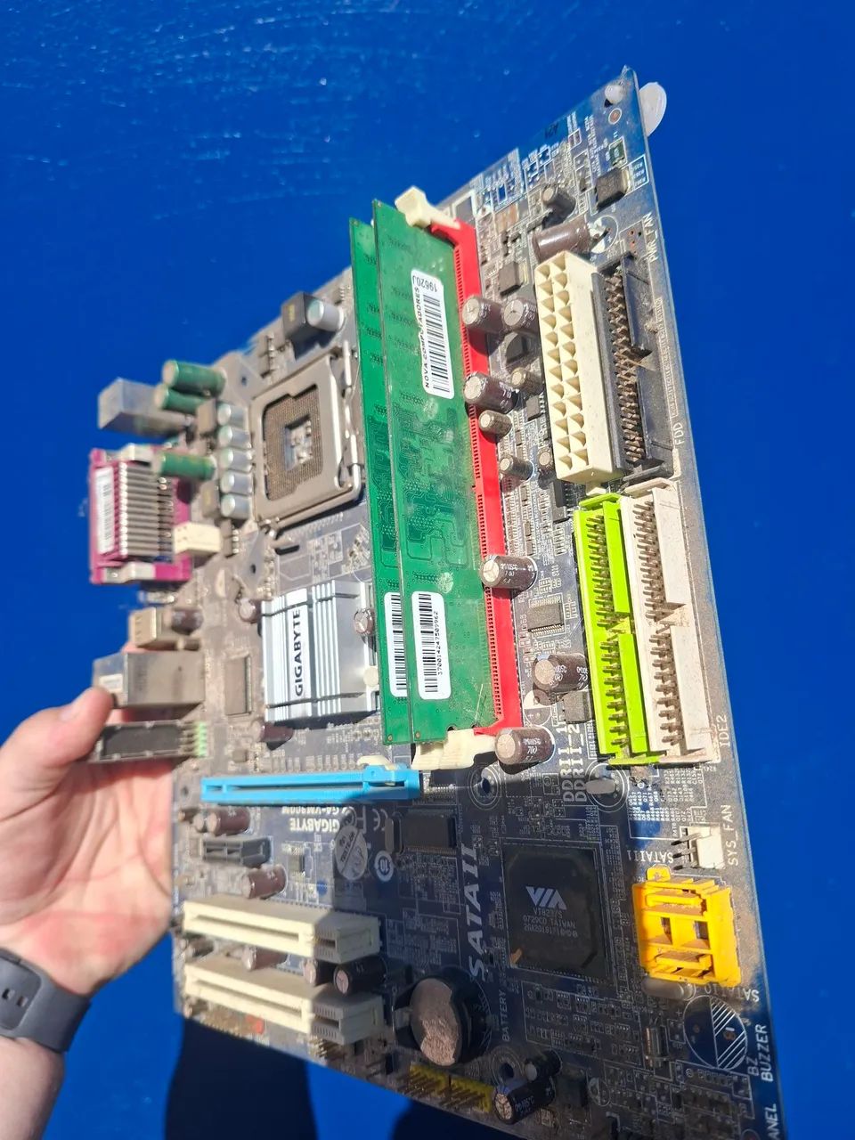 Placa mae + 2 memória RAM ddr2 de 1gb cada