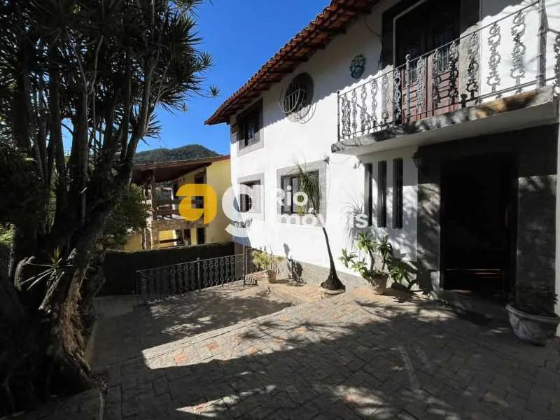 Maravilhosa casa com piscina - Foto 3