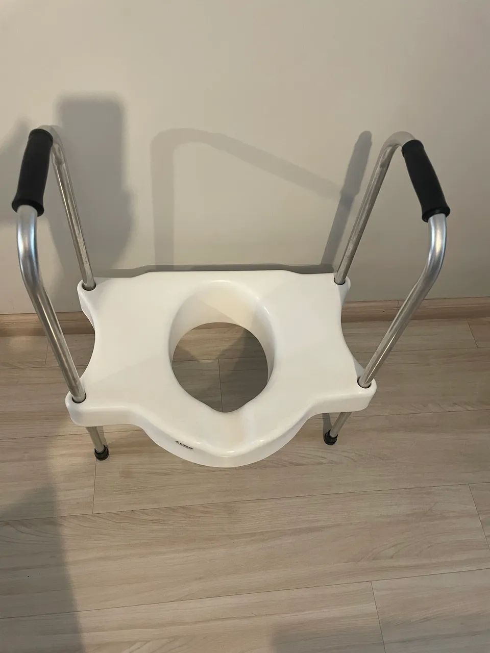 Assento alto sanitário com barras - Foto 3