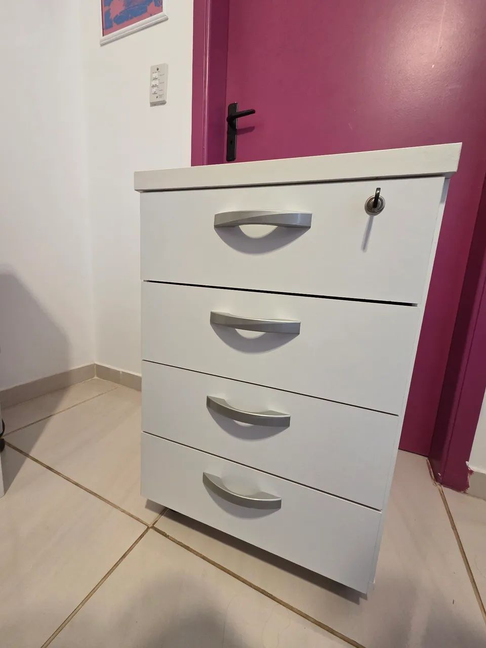 Gaveteiro branco de 4 gavetas, com rodinha e chave - Foto 2