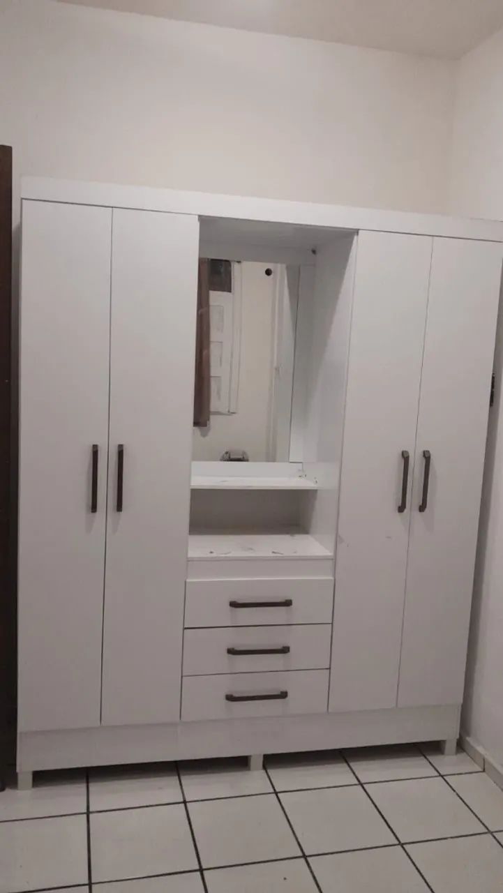 Vendendo este guarda-roupa 
