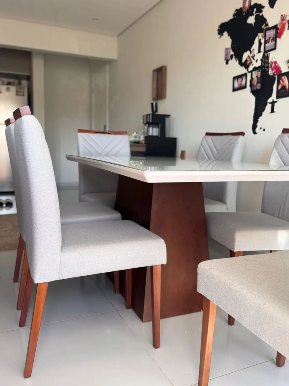 Mesa de Jantar 6 lugares  com pequena trinca na ponta - Foto 3
