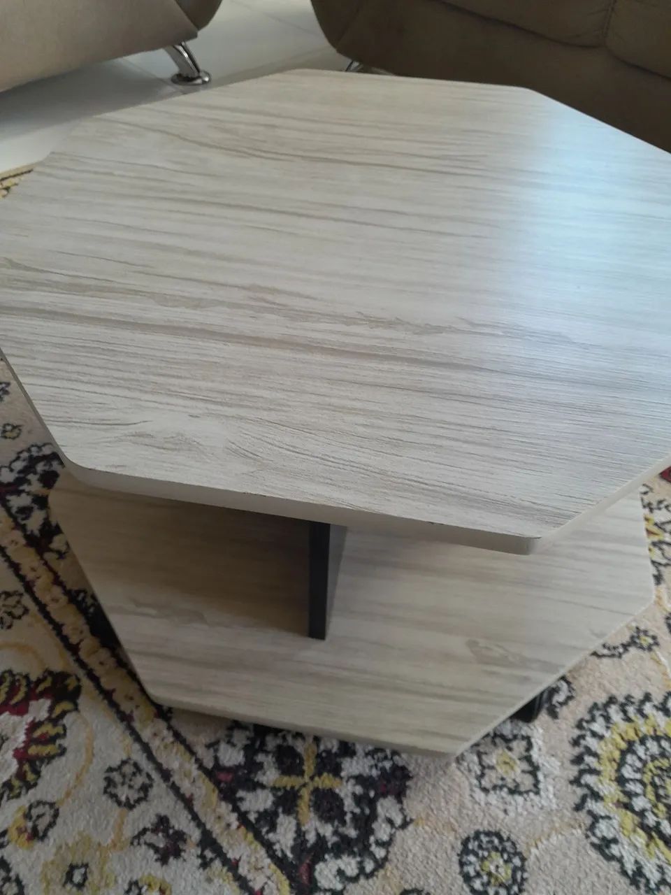 Mesa de centro Artely com 4 banquetas 