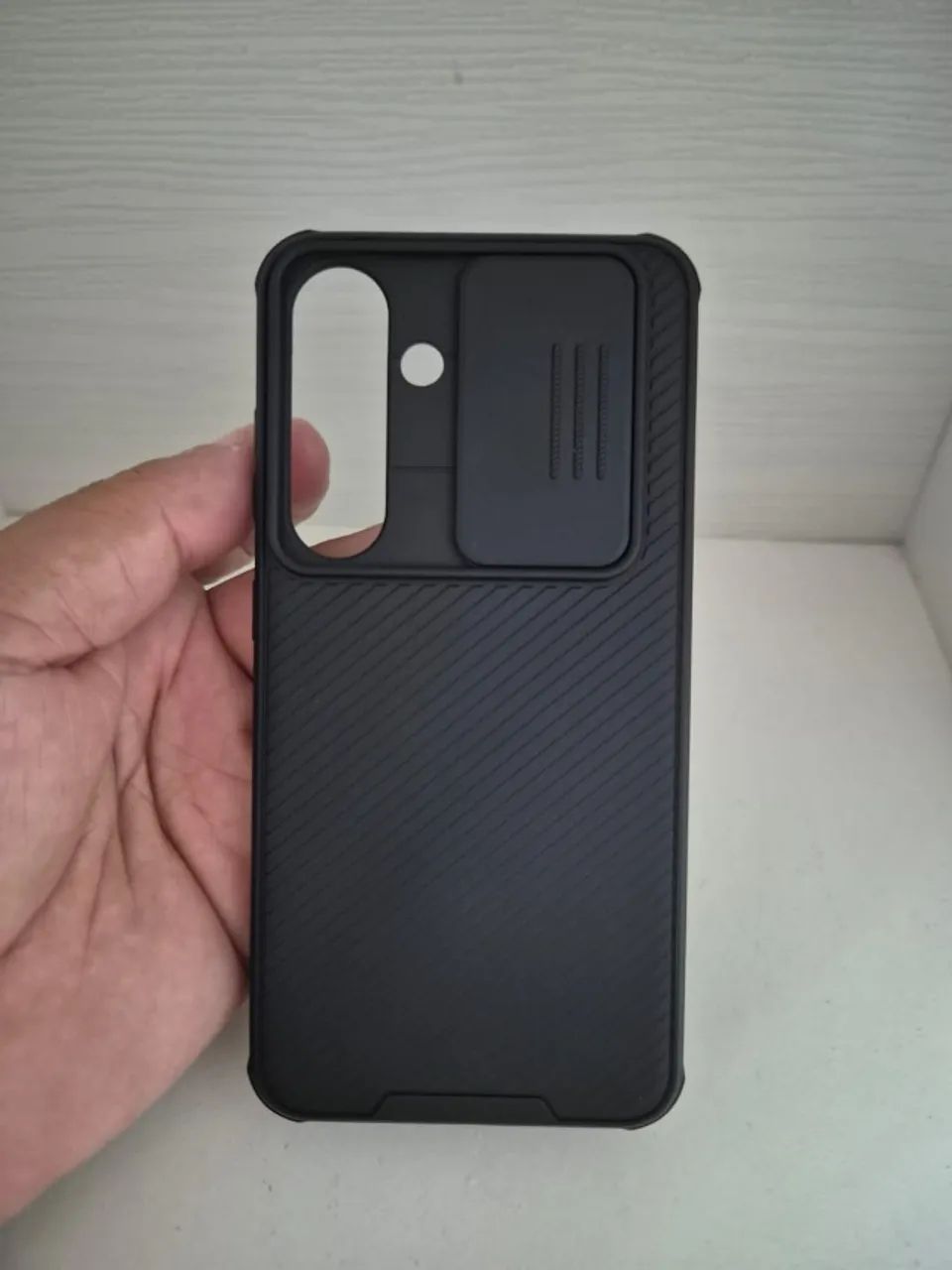 Capa para Galaxy S24 com Proteção Deslizante da Câmera