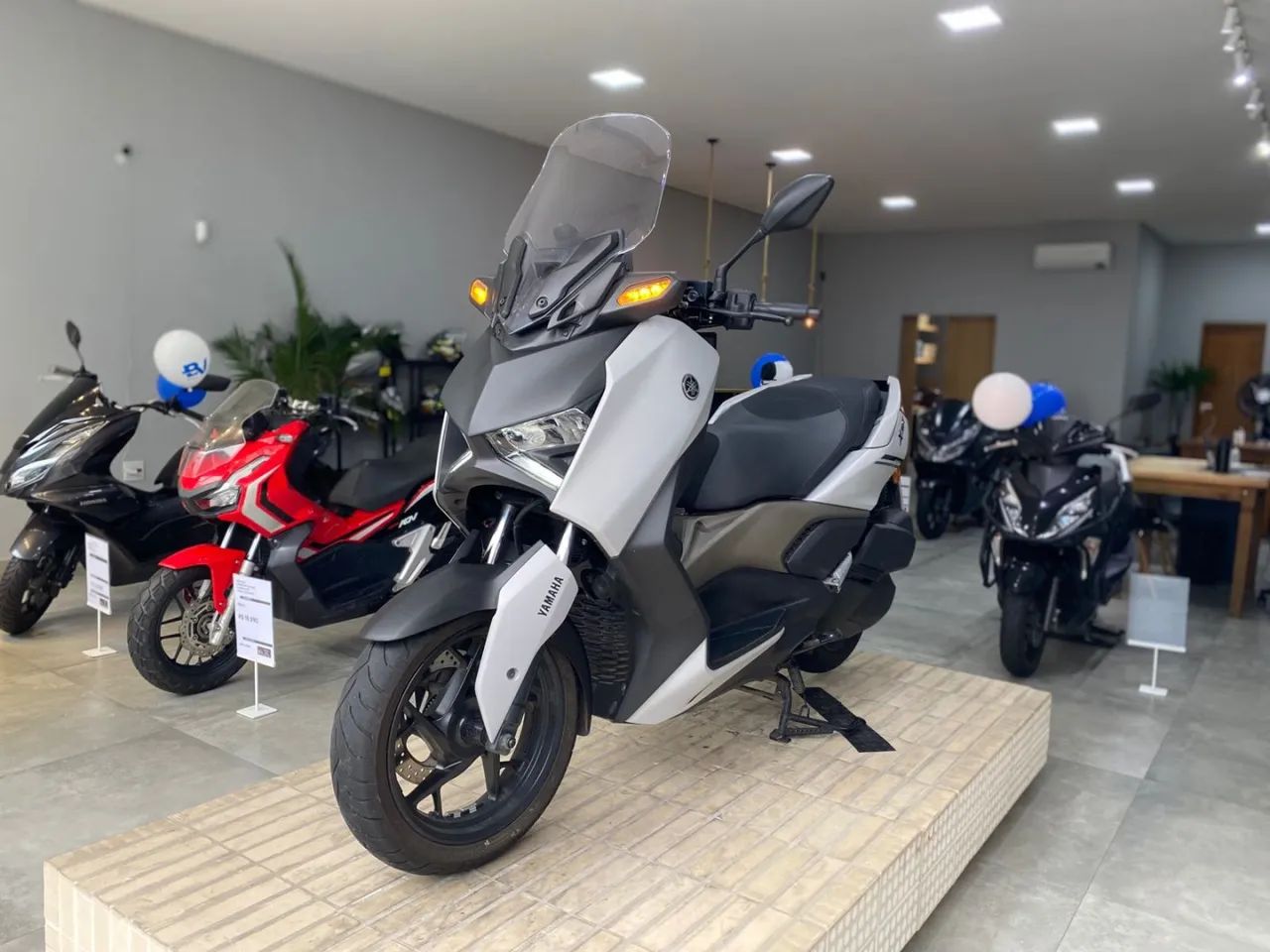 Yamaha Xmax 250 connected abs 2025 - Foto 4