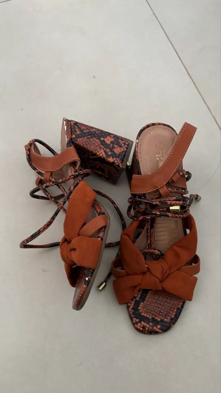 Sandália 35 laranja com preto 