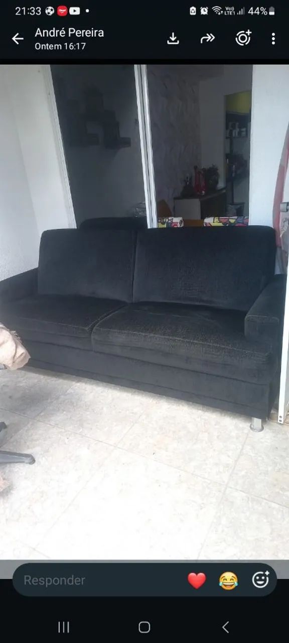 Sofa confortável a venda, com pés de alumínio 
