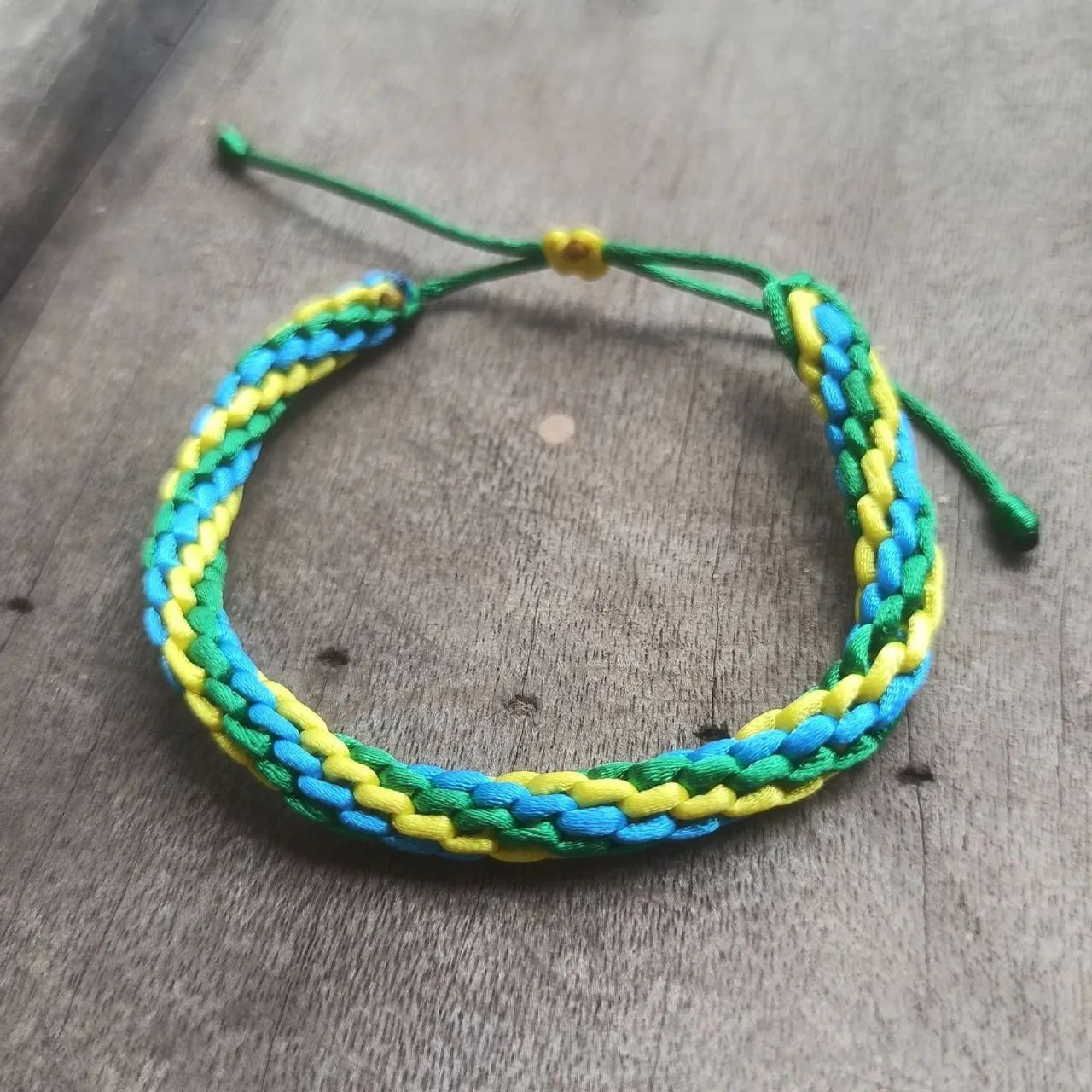 Pulseira macrame tubular cores do Brasil  - Foto 3