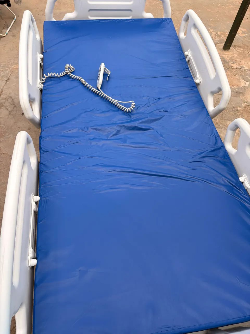 Cama hospitalar automática com controle  - Foto 3
