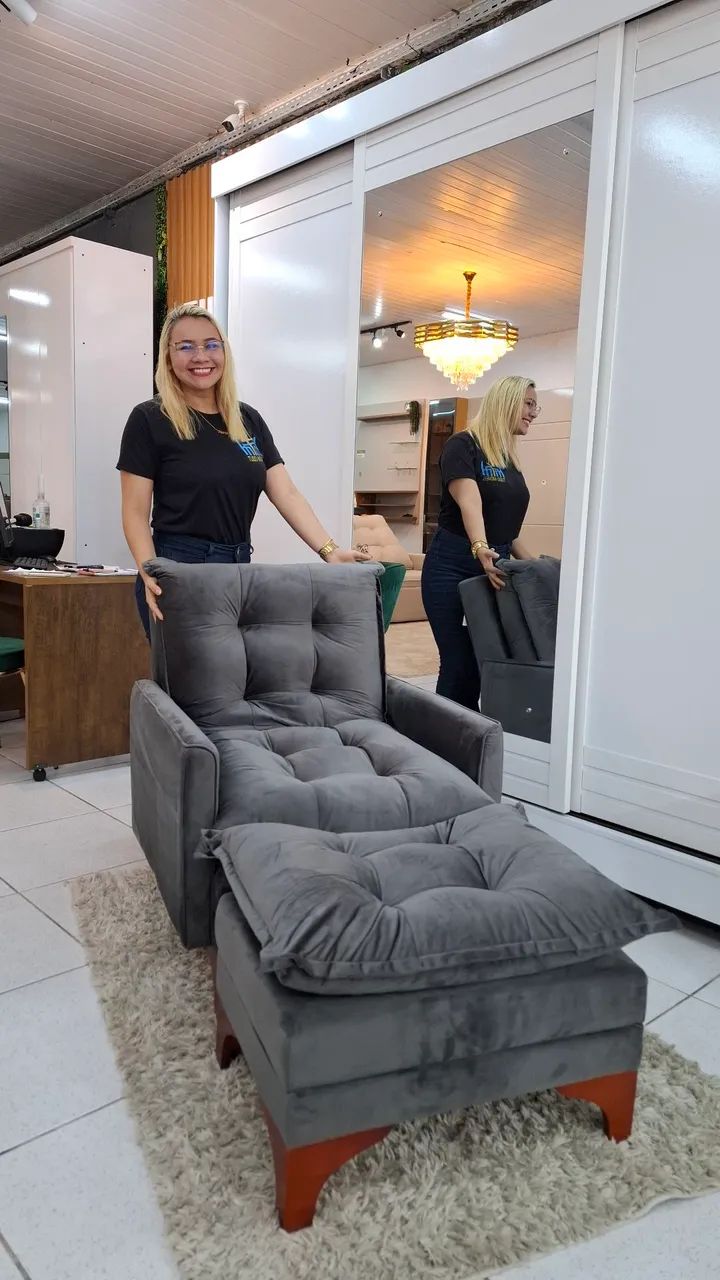 Poltrona reclinável que vira cama com puff 