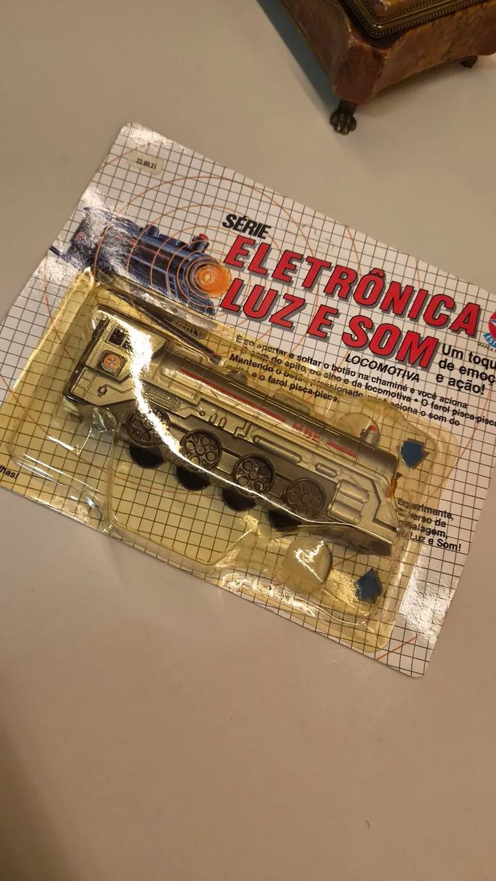 Trem eletrônico,  funciona luz e som estrela