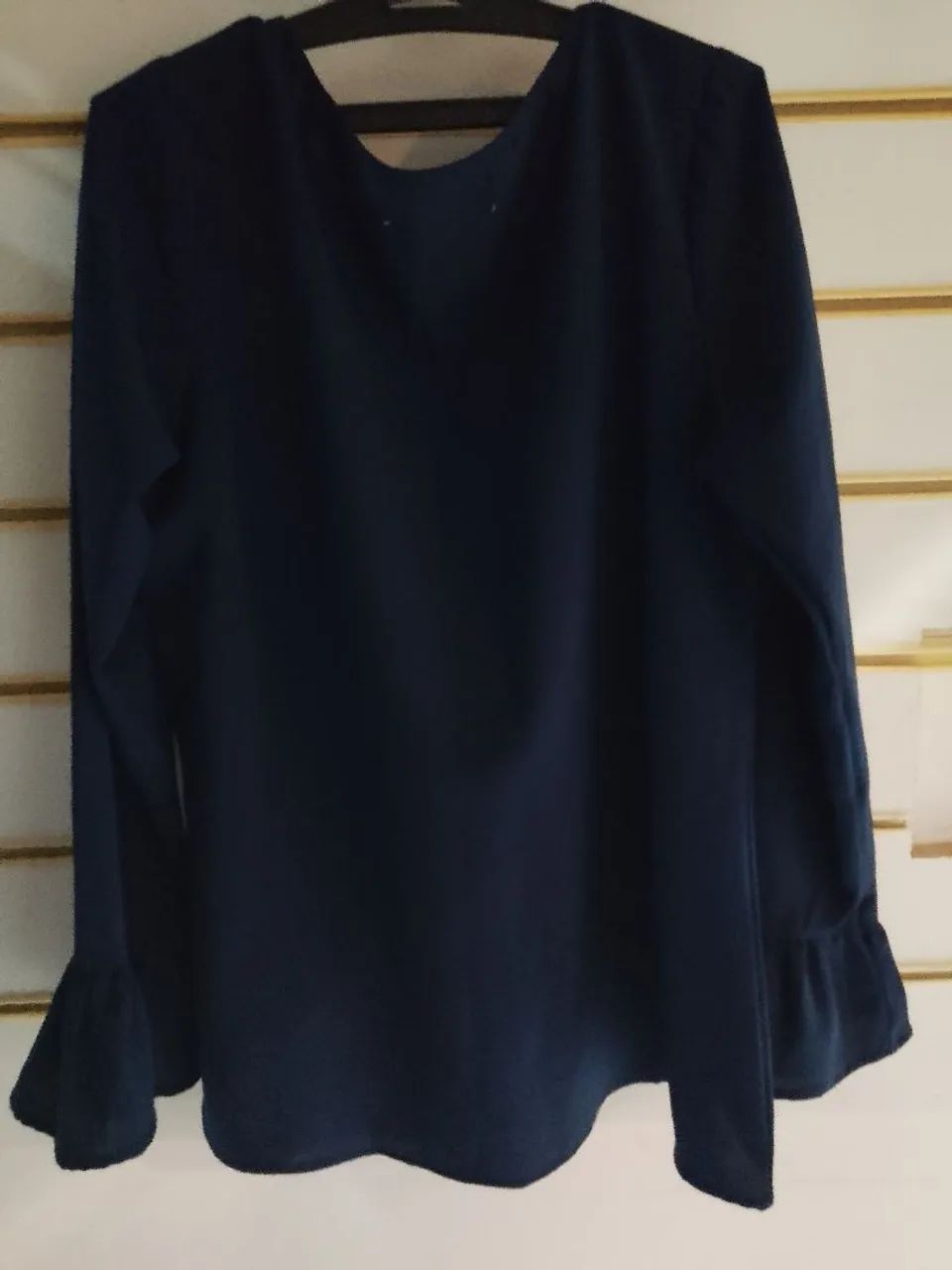 Blusa azul marinho com detalhe de renda M - Foto 5