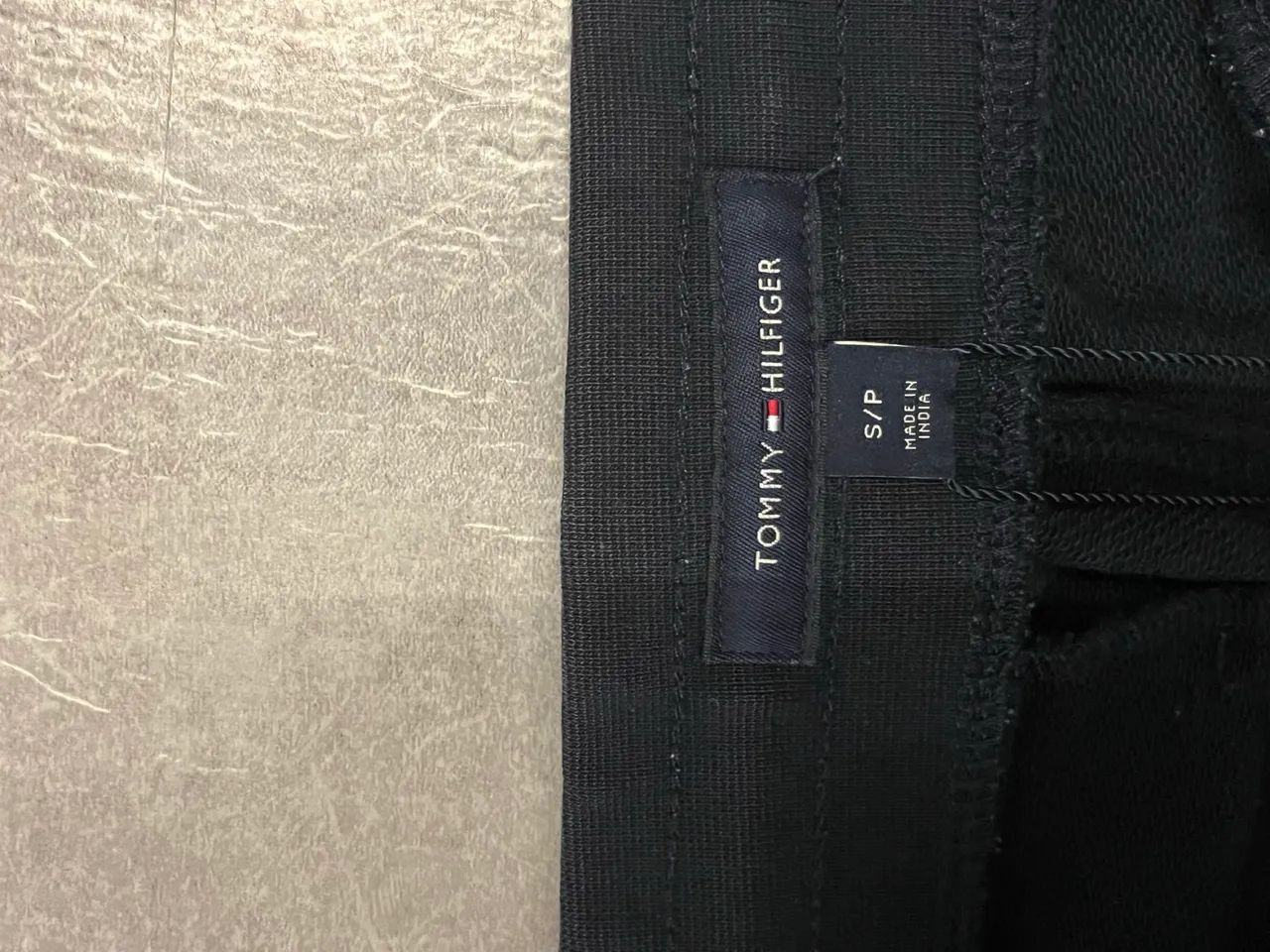 Calça moletom Tommy Hilfiger- P - Foto 3