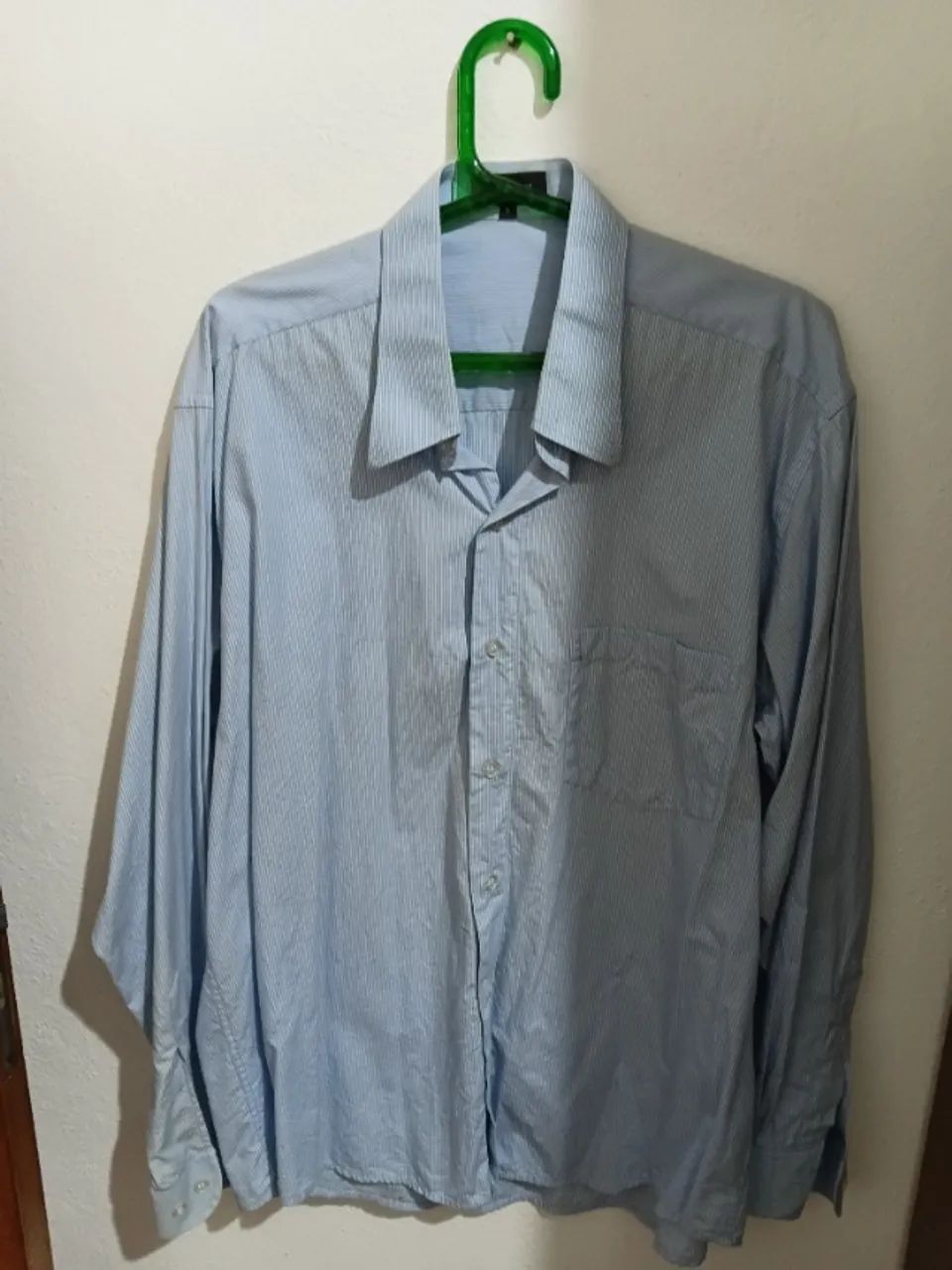 camisa azul listrada manga longa