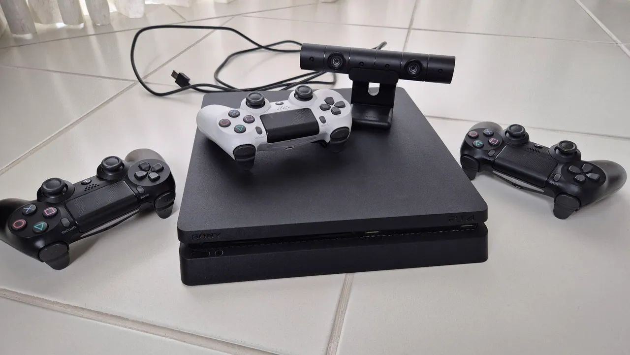 PlayStation 4 com 3 controles e câmera original