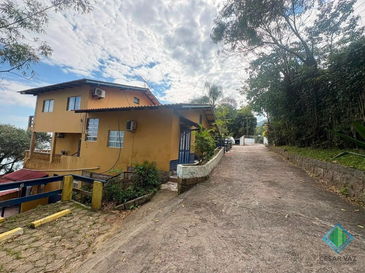 Pousada com 280,00m² de área construída no bairro Ribeirão da Ilha. - Foto 2
