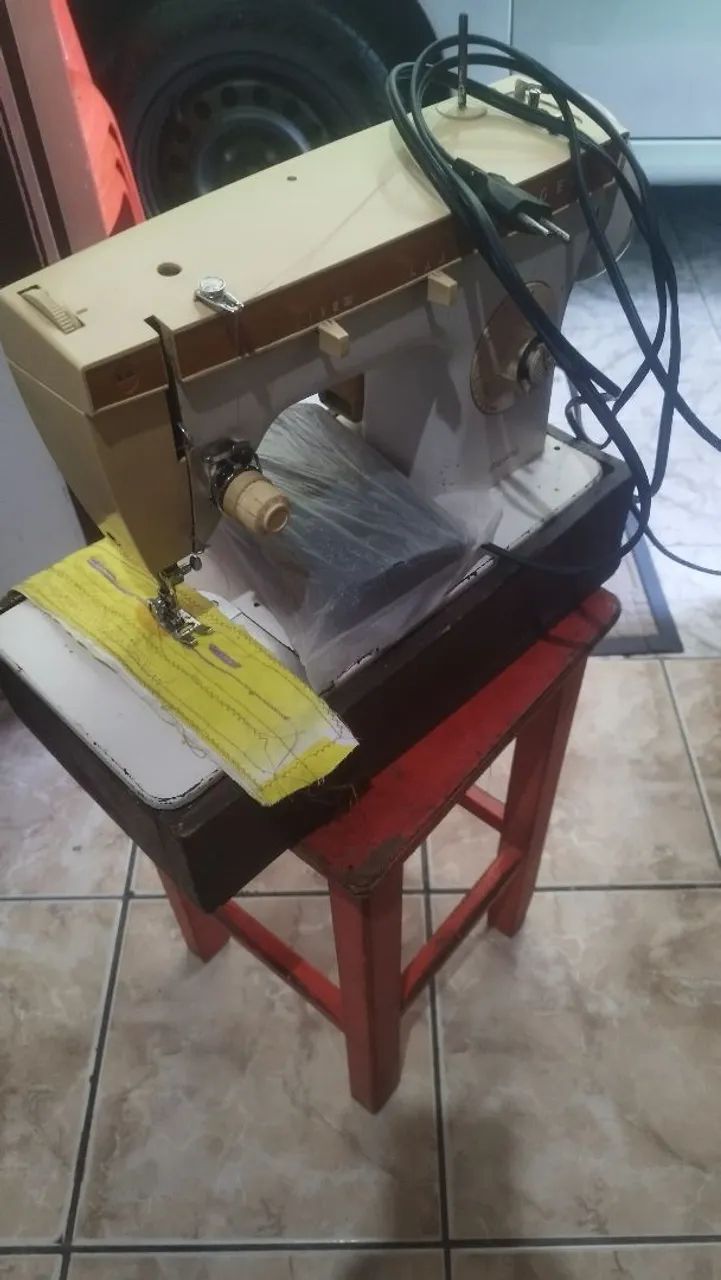 Vendo máquina Singer Zigzag  - Foto 2