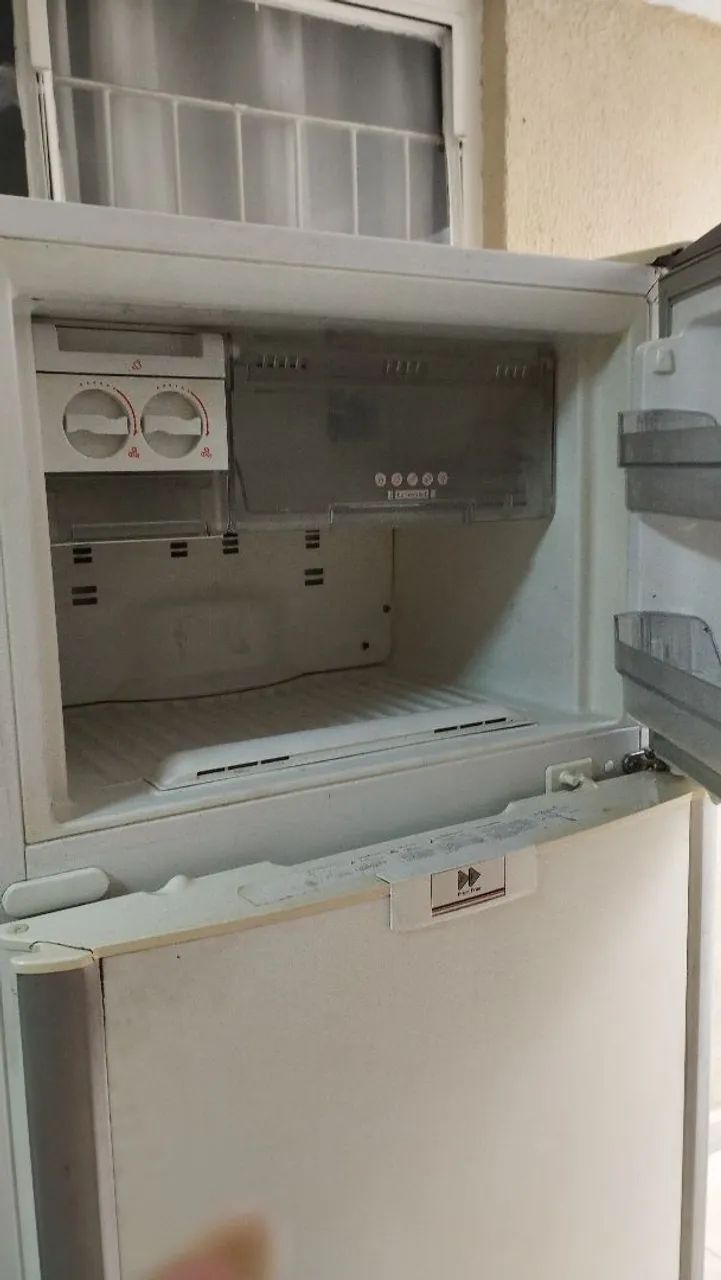 Vende-se geladeira Brastemp usada em perfeito estado  - Foto 4