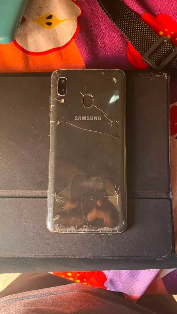 Galaxy a20 usado tem marcas de uso - Foto 3