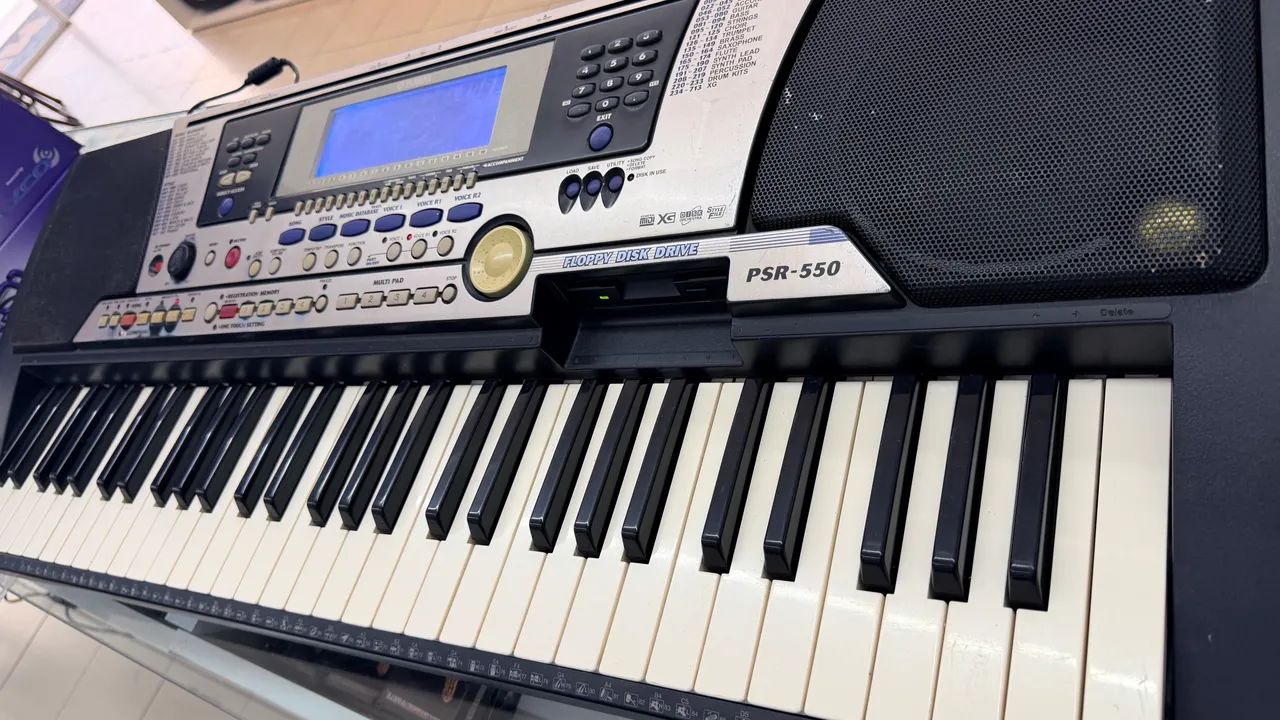 Teclado Yamaha PSR 550 - Foto 4