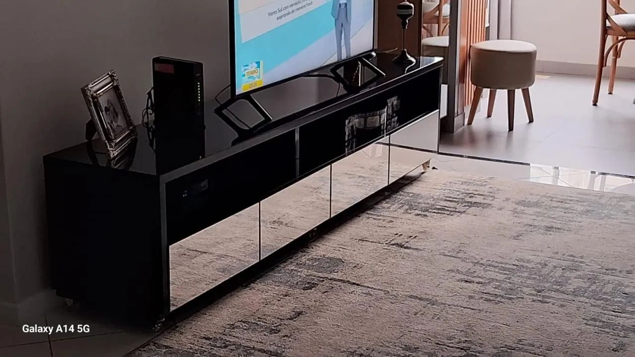 Rack preto sala