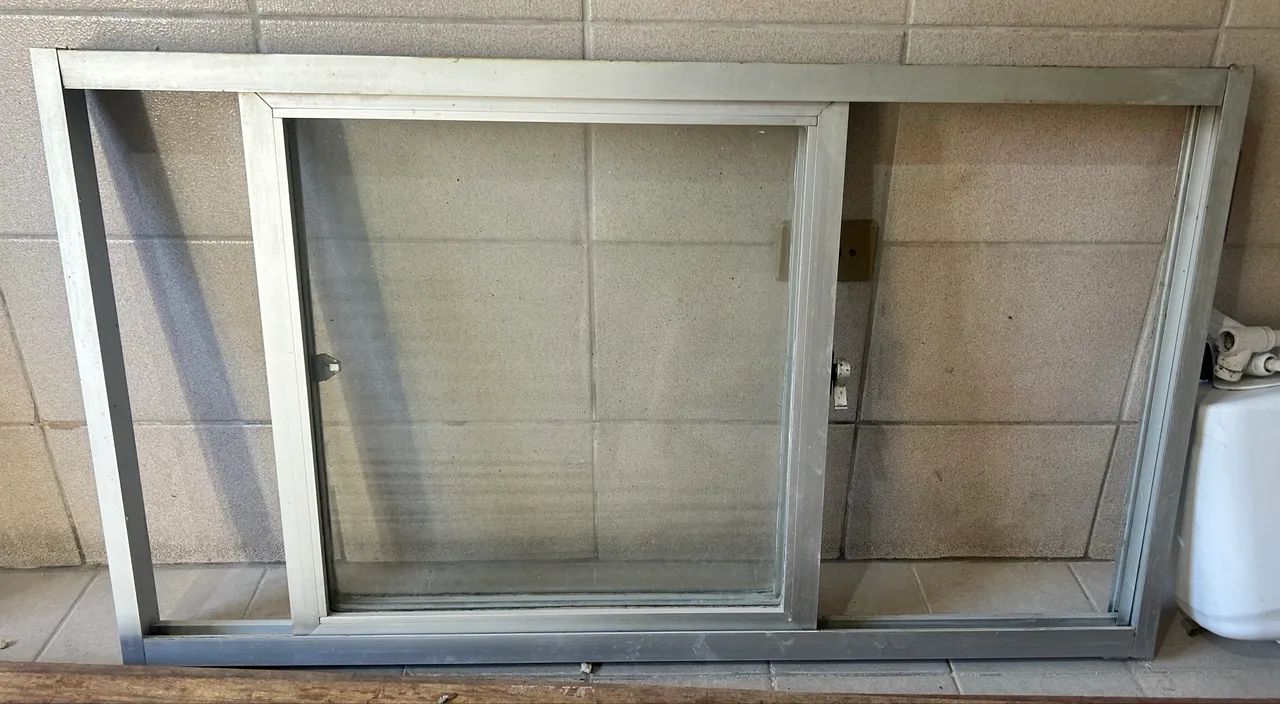Porta e janela em alumínio.  - Foto 2