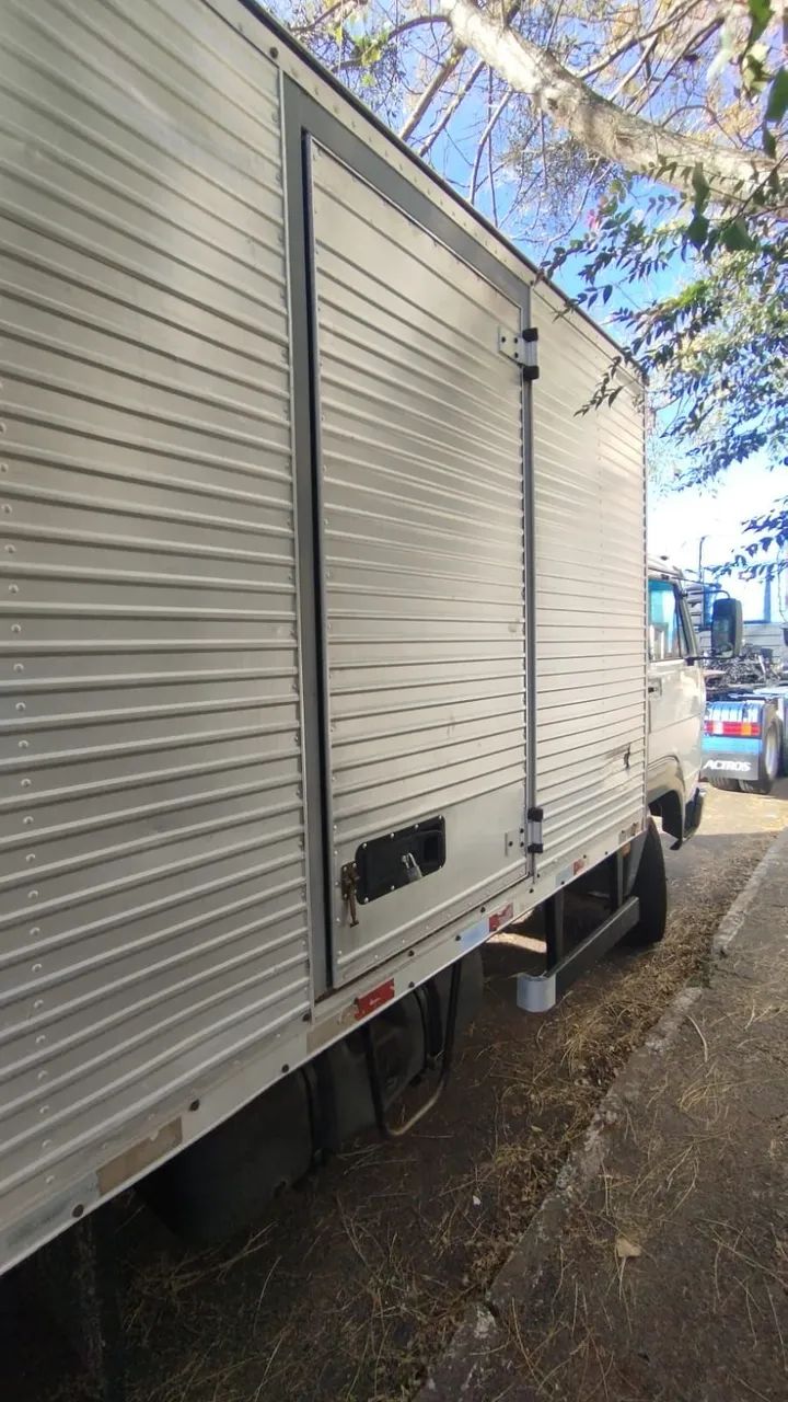 8-150 E Plus Cummins Baú - Foto 5