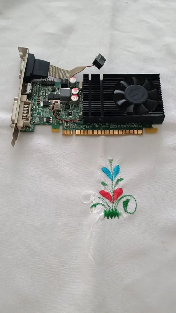 Placa de vídeo GT 620 - Foto 2