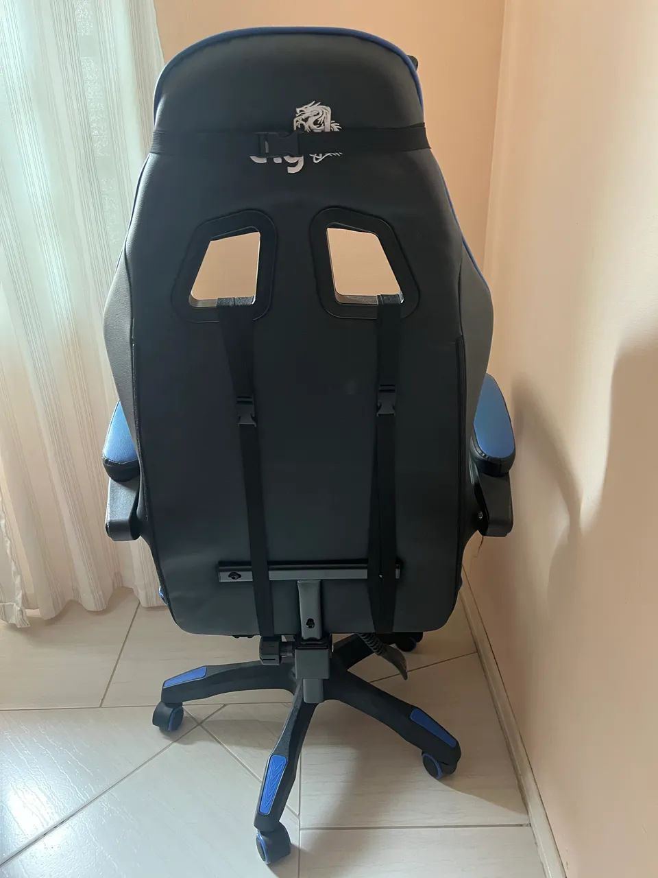Cadeira Gamer preta com azul - Foto 3