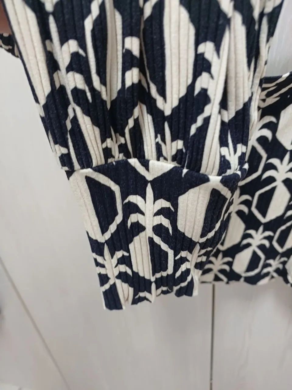 Blusa cropped abacaxi FARM - Foto 3