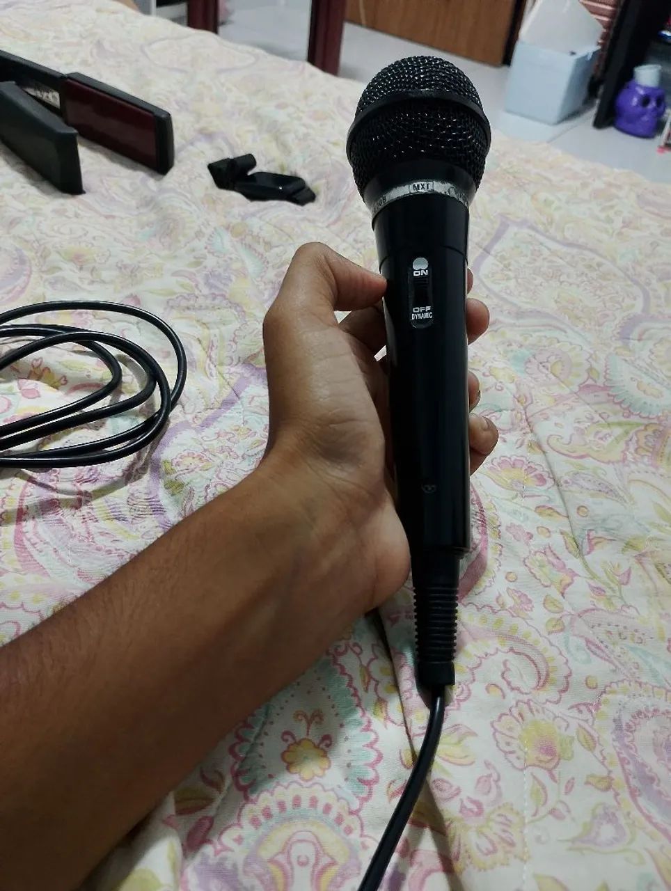 MICROFONE COM FIO PARA VENDER LOGO 