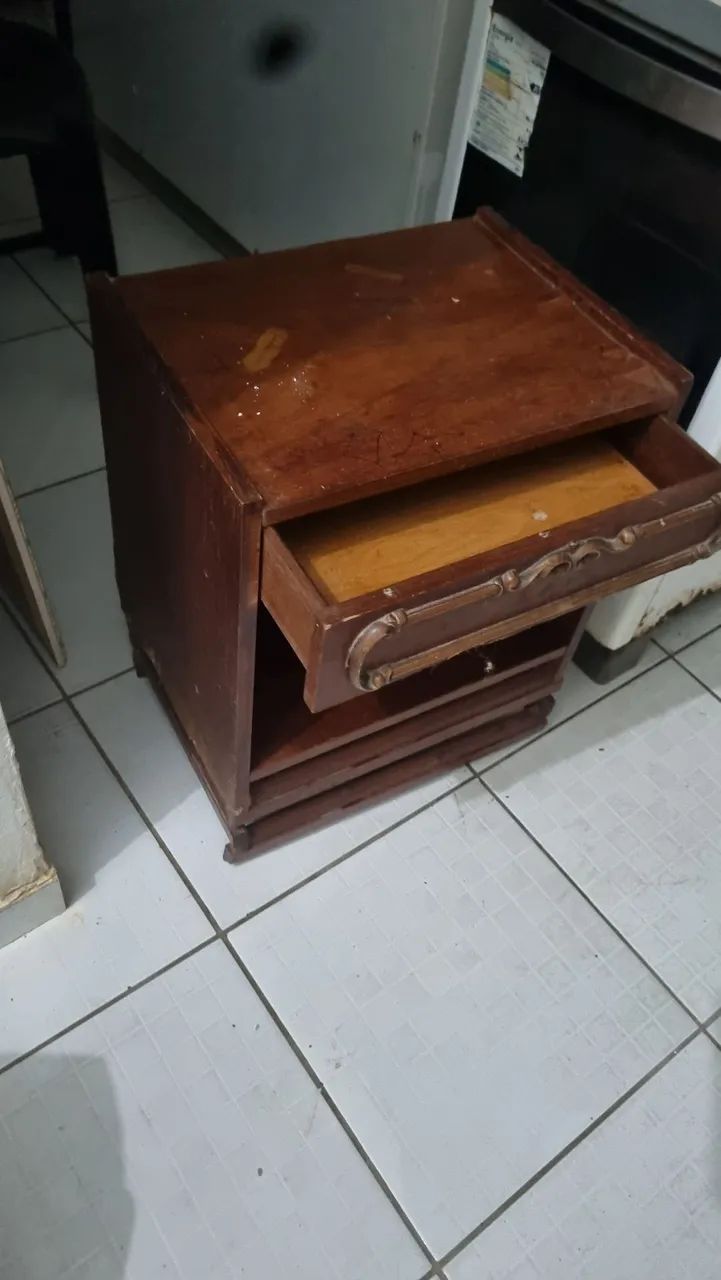 Cômoda pequena 