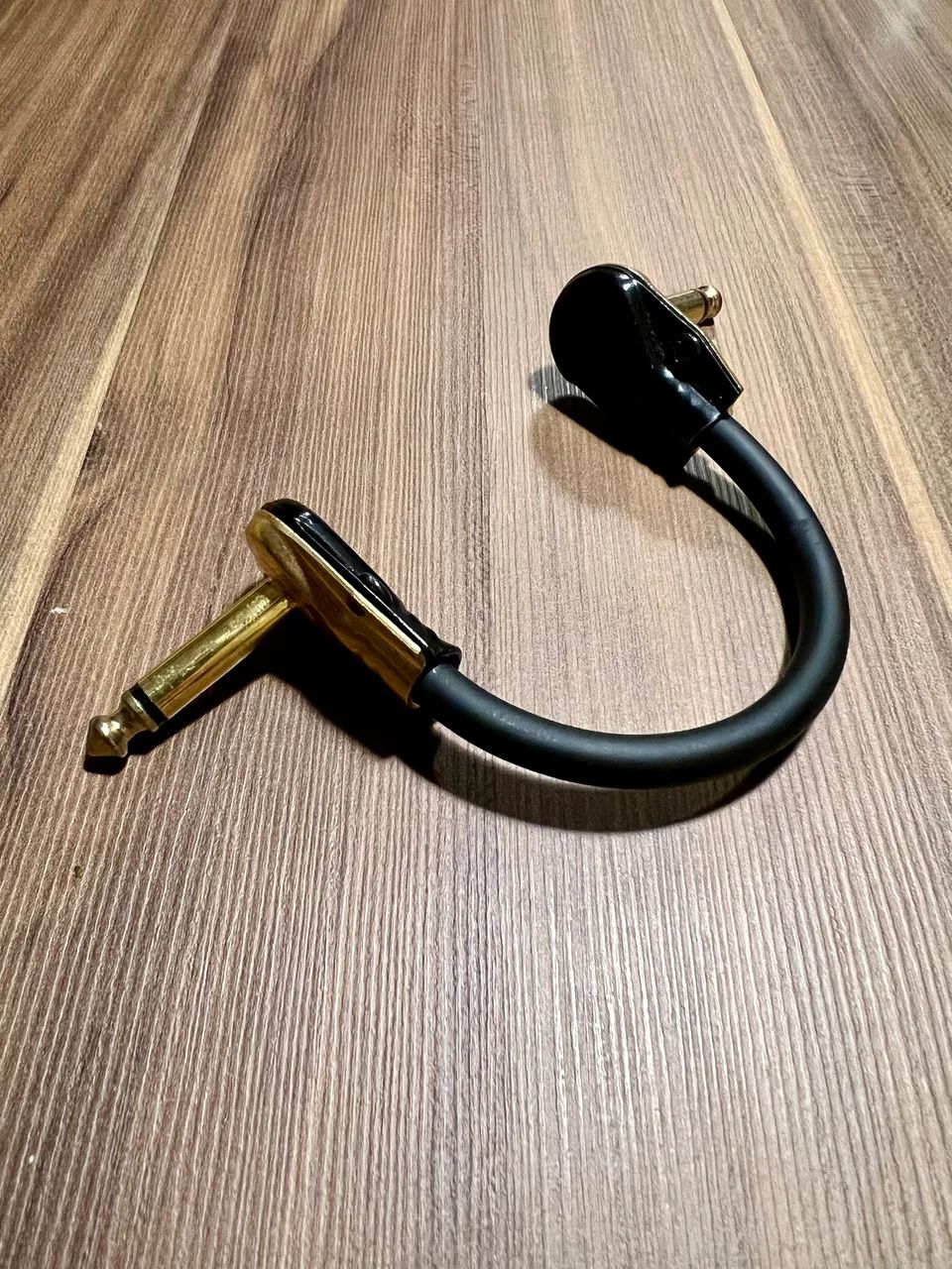 Cabos e conectores de pedais de guitarra e baixo P10
