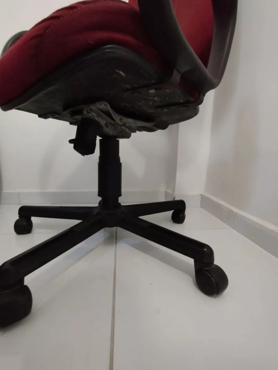 Cadeira de Escritório Giratória Usada - Foto 4