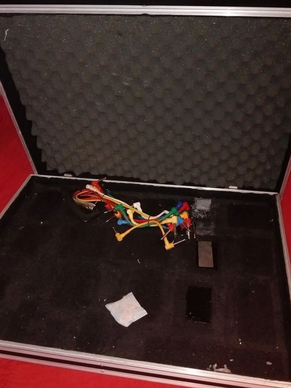Case / Maleta Rígida para Pedais de Efeito + Kit com 16 Cabos - Foto 2