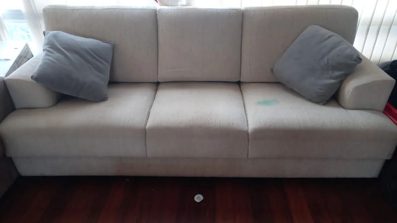 Sofá 3 corpos muito bom