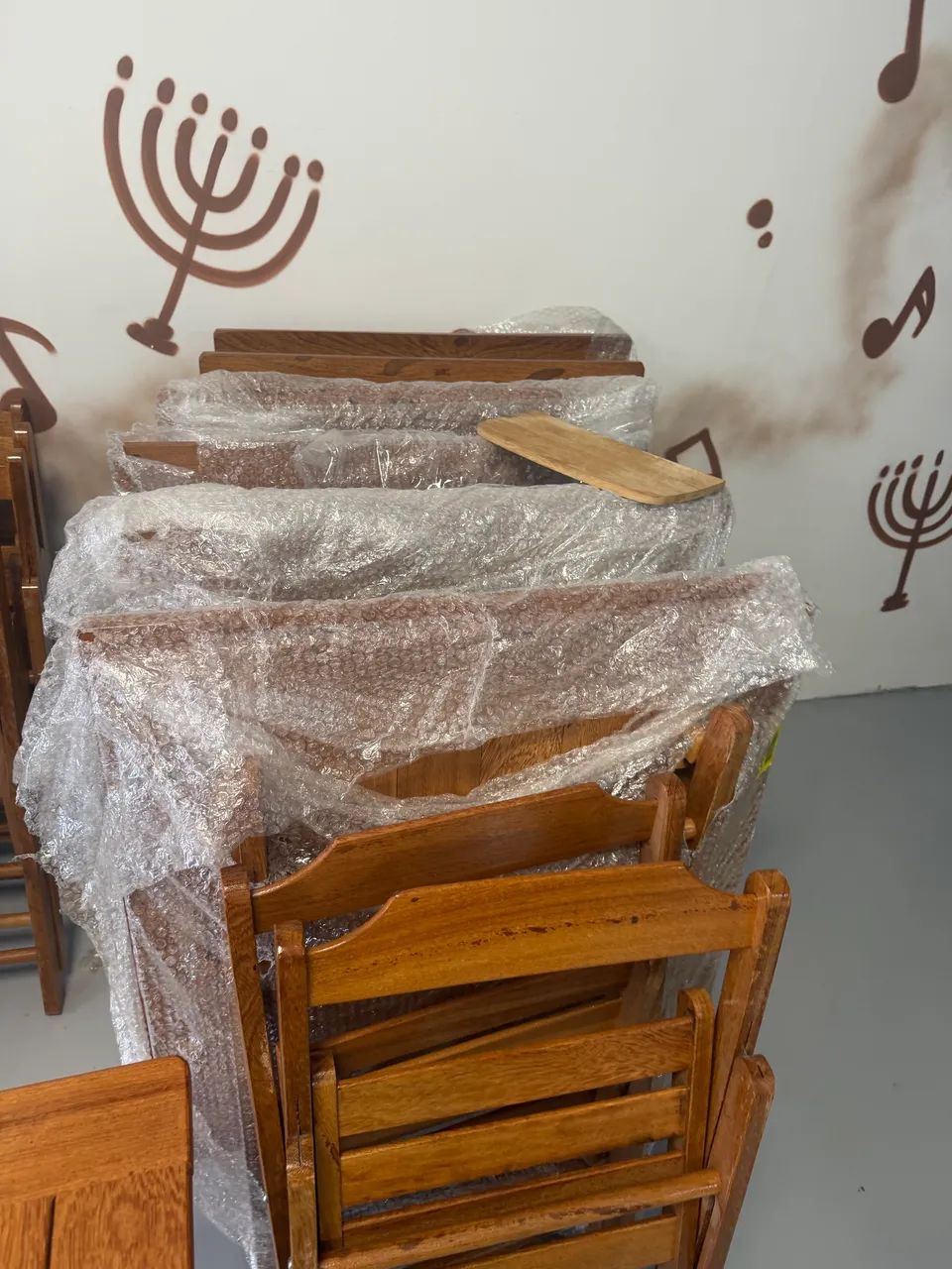Vende se mesa e cadeira de madeira  - Foto 5