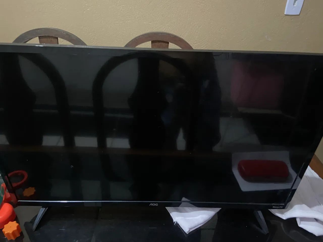Smart tv aoc Roku 32 / com defeito  - Foto 2