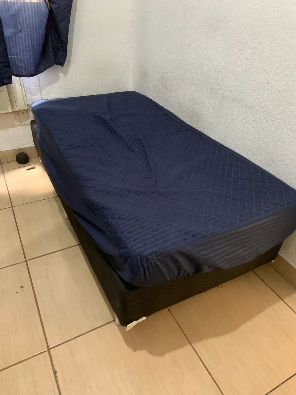 Cama de solteiro + cadeira estofada ? conjunto - Foto 4