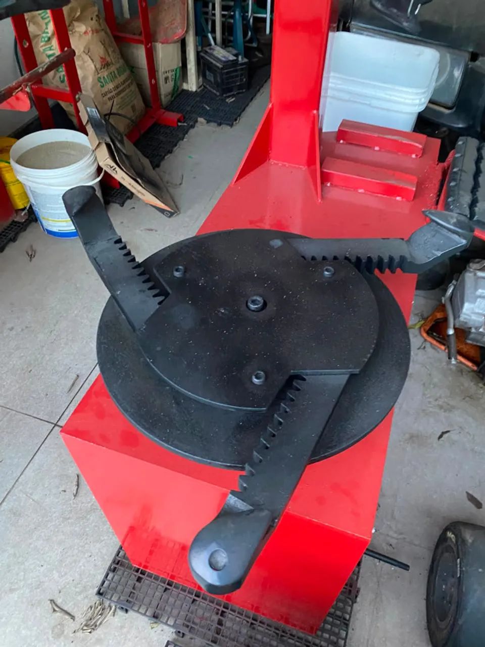 Máquina de montar e desmontar pneu trifásica - Foto 3
