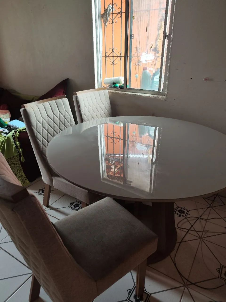 Vendo mesa de jantar de vidro em MDF 