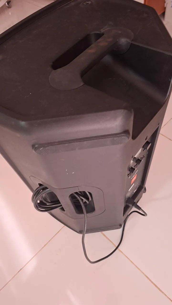 Vende-se caixa de som JBL eon 715 profissional  - Foto 3
