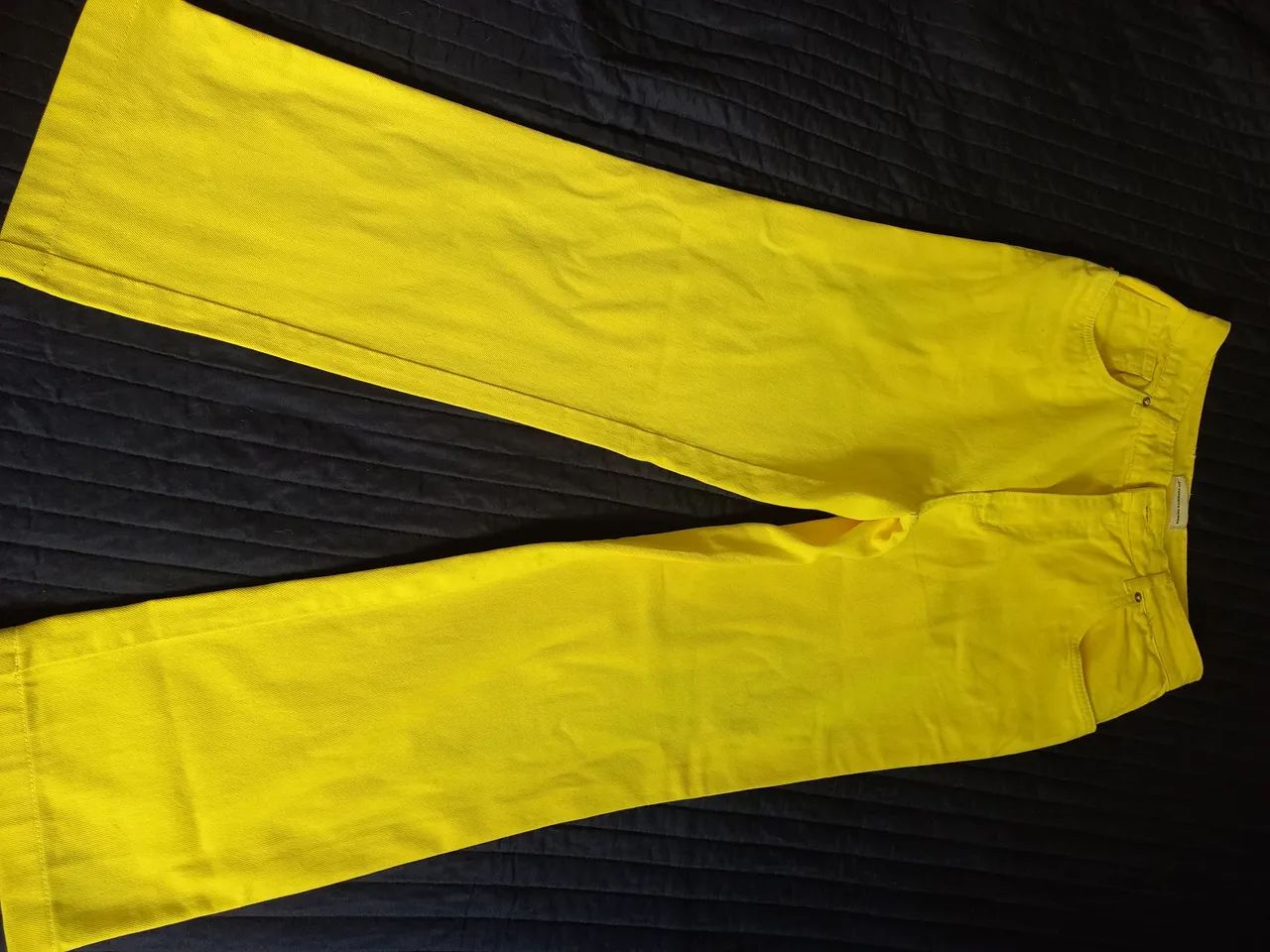 Calça num 40 pouco usada  na cor da estação 