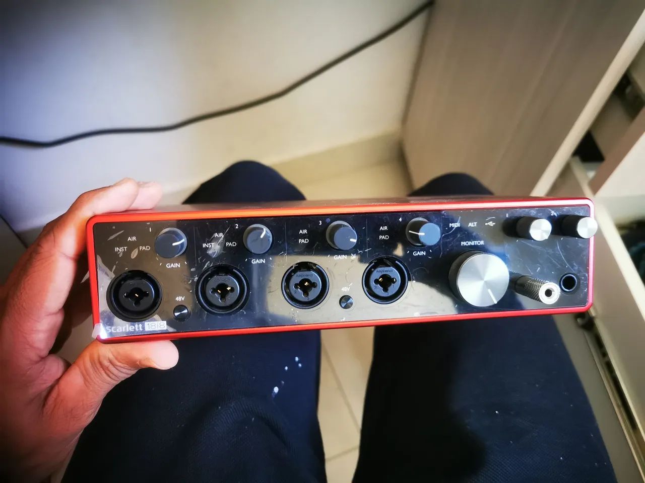 Interface de Áudio Profissional  Focusrit Scarlett 18i8 3gn (usada)