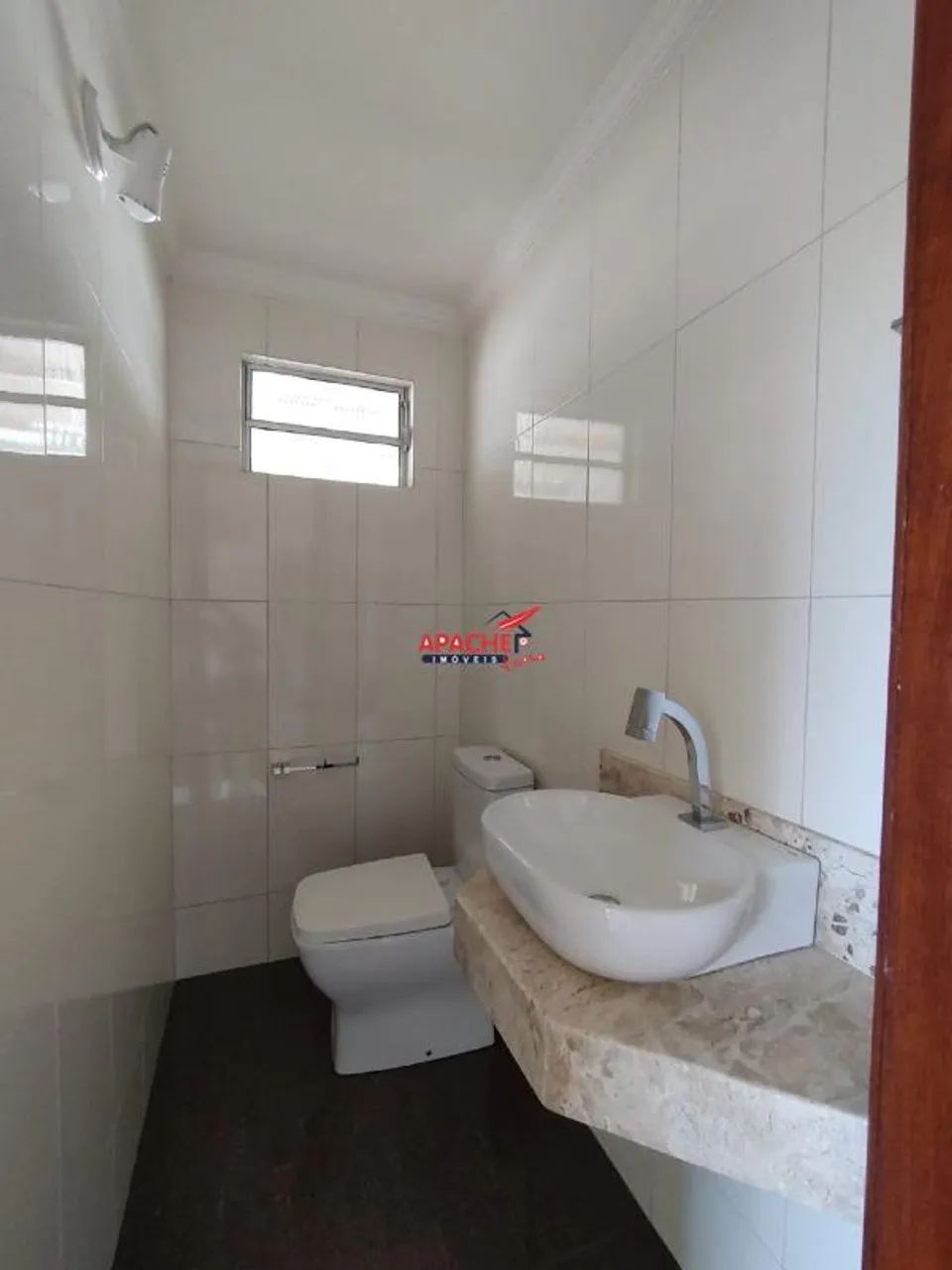 Excelente cobertura de 4 quartos sendo 3 suites - Foto 2