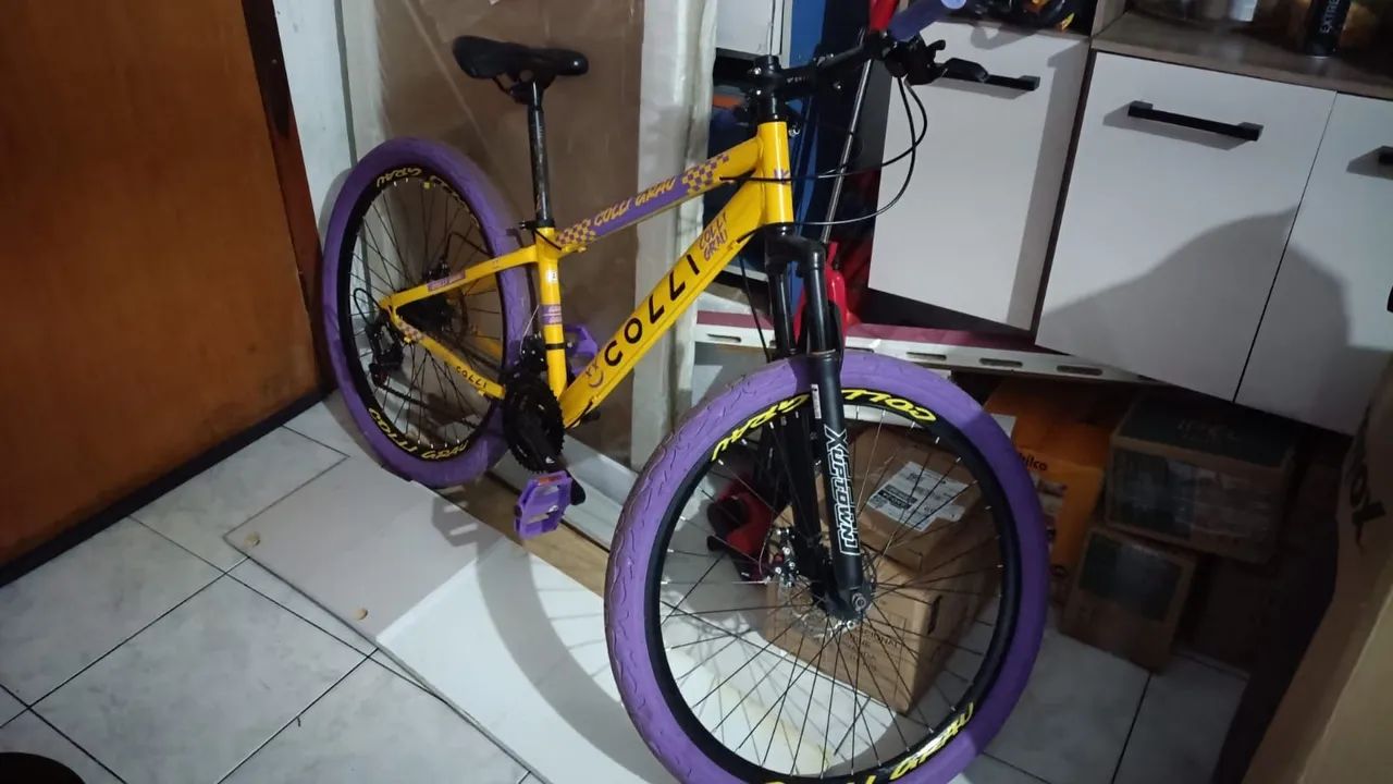 Bicicleta comprada a 2 meses pouco usada 
