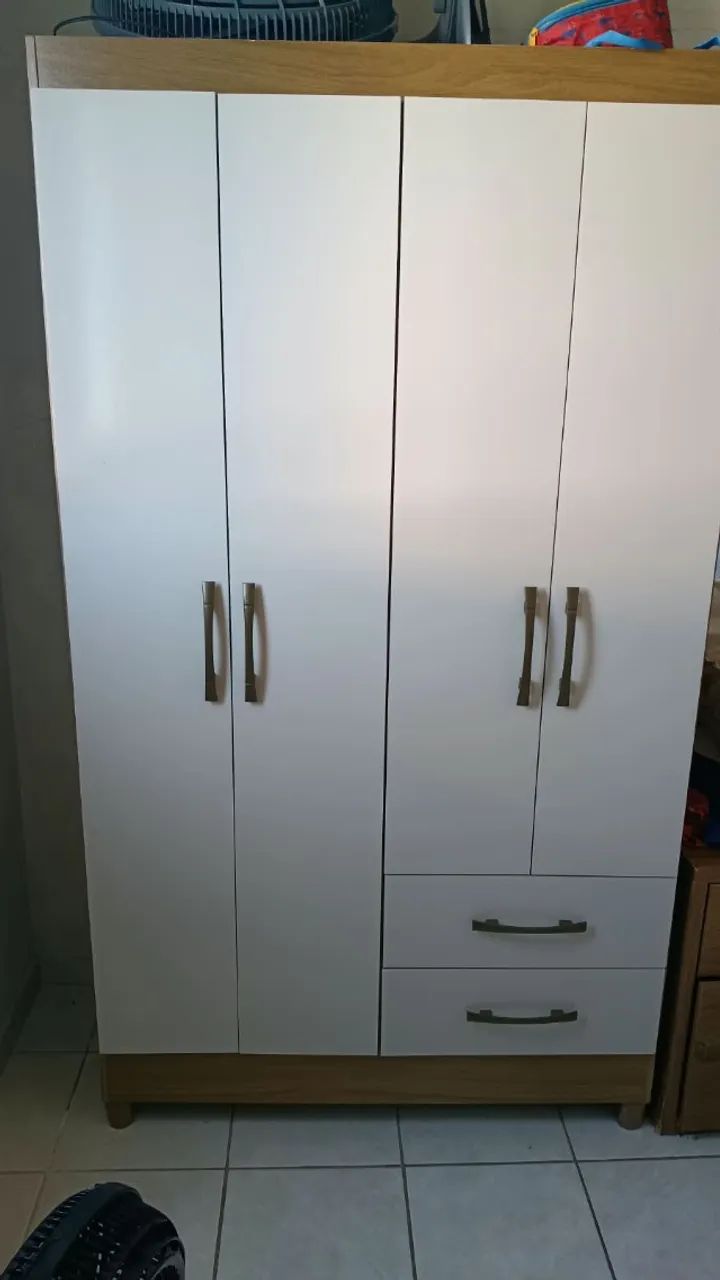 Roupeiro 4 portas